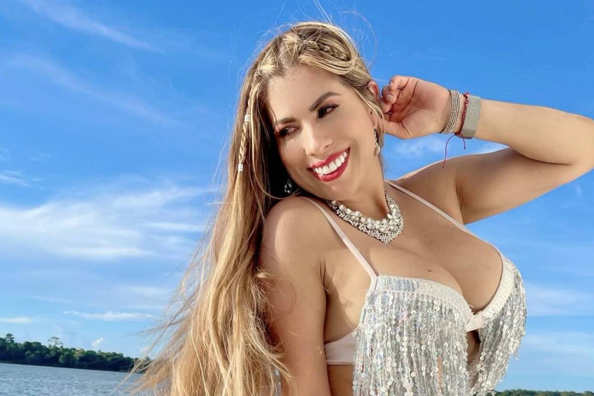 Cynthia Arana posa en diminuta lencería octubre 2024