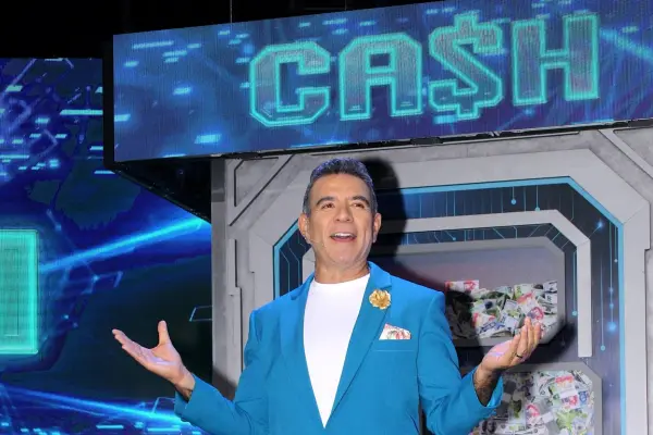 Héctor Sandarti regresa a Telemundo como habitante de La Casa de los Famosos