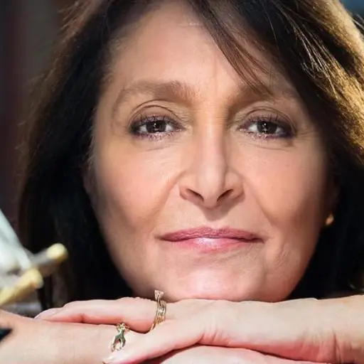Daniela Romo ,