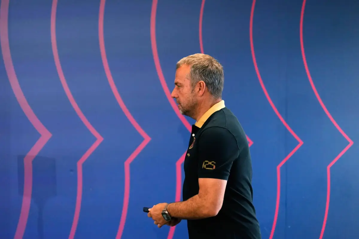 hansi-flick-en-estadio-santiago-bernabeu-octubre-2024, 