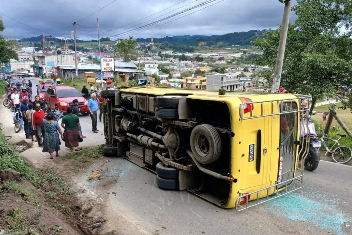 Accidente-de-microbus-y-motocicletas-deja-un-fallecido-en-Santa-Apolonia-Chimaltenango.jpeg, 