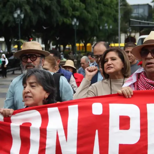 La vicemandataria participó en una de las marchas para conmemorar el 46 aniversario del asesinato del líder Oliverio Castañeda de León.