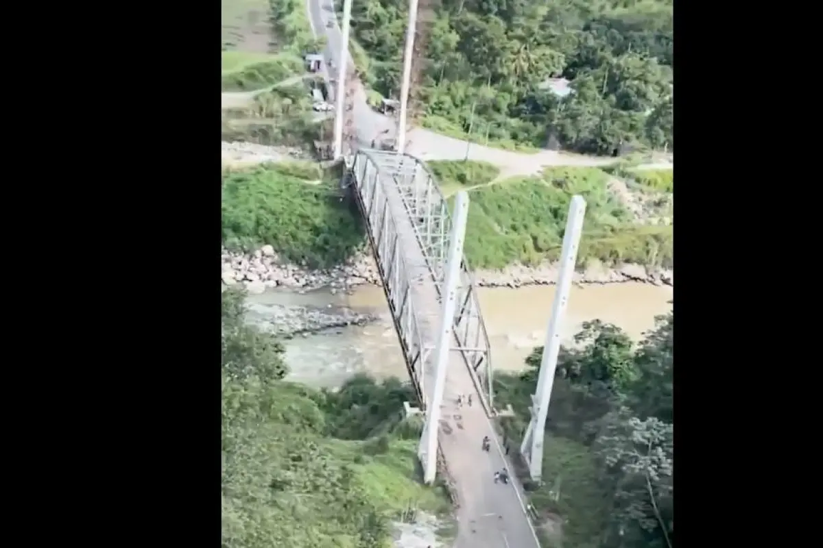 El paso está cerrado en el puente Nahualate debido a daños en su estructura. Foto: CIV