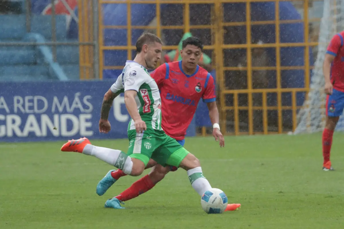 Partido entre Municipal y Antigua GFC en el Torneo Apertura 2024 - Alex Meoño