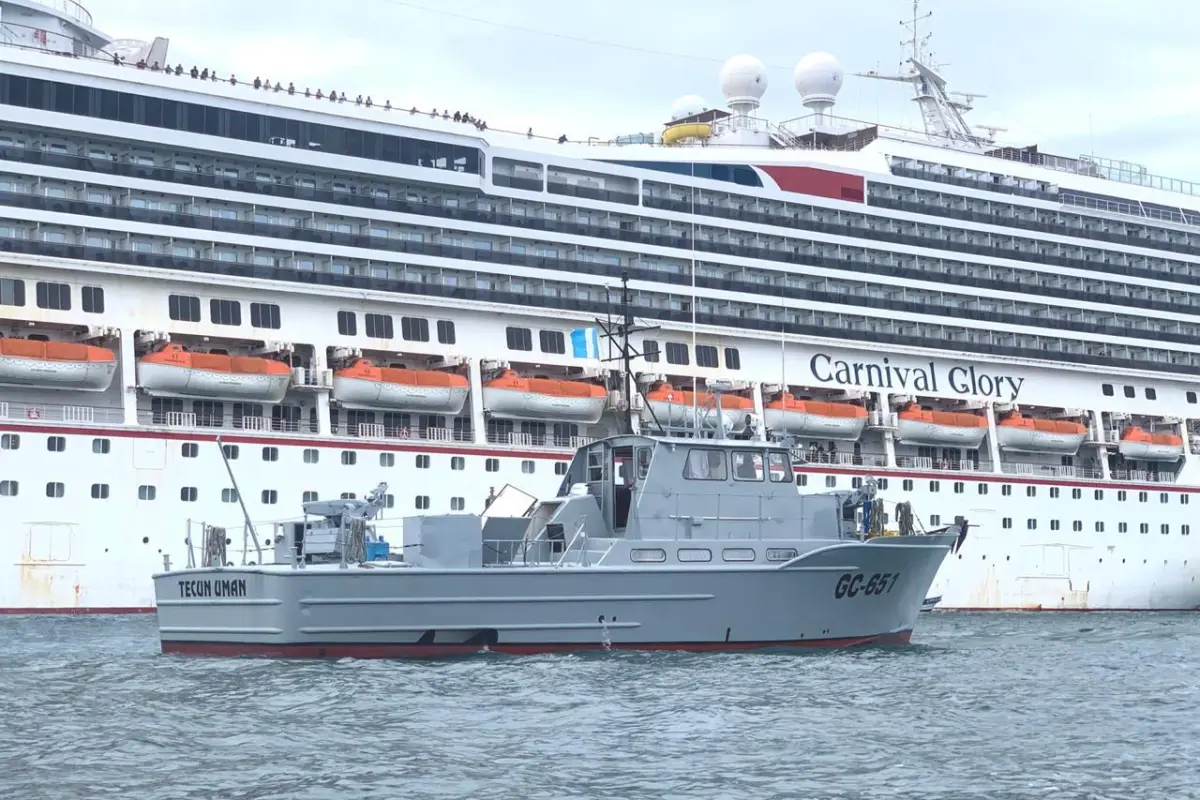 desembarco-guatemaltecos-de-crucero-carnival-glory-santo-tomas-castilla-marina-naval.jpeg, 