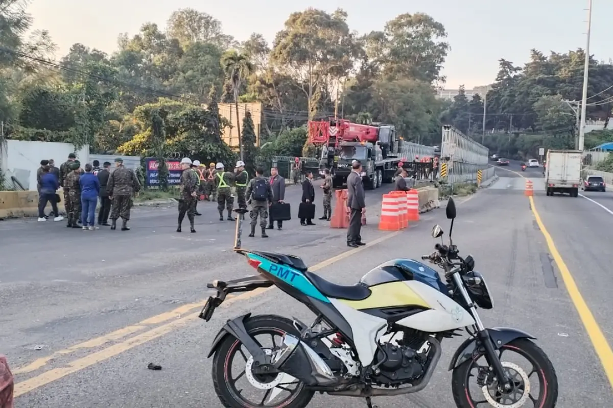 El cierre es total en el puente, como se había anunciado, informó la PMT de Villa Nueva. Foto: Dalia Santos. 