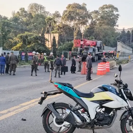 El cierre es total en el puente, como se había anunciado, informó la PMT de Villa Nueva. Foto: Dalia Santos. 