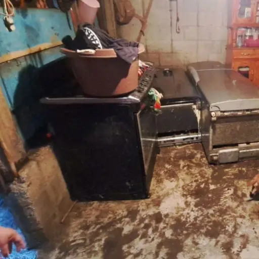 Los electrodomésticos de una familia de San Martín Zapotitlán se vieron seriamente afectados por las inundaciones. Foto: Conred. 