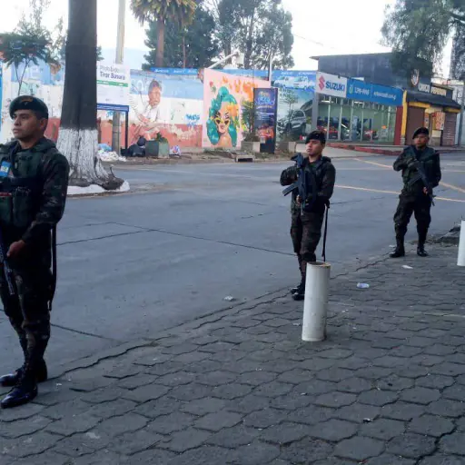 Ejercito en las calles ,