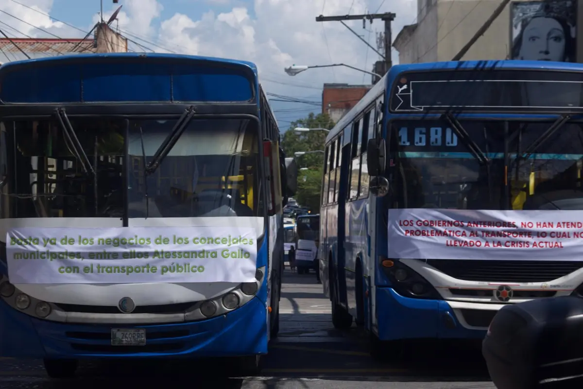 manifestacion-pilotos-transurbano-capital-emisoras-unidas-scaled-1.jpg, 