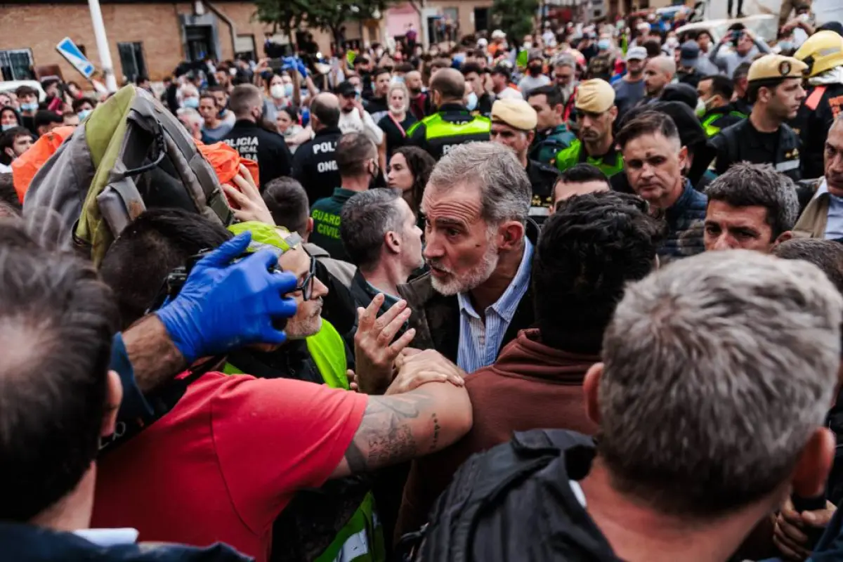 tension-insultos-e-indignacion-en-valencia-durante-la-visita-de-los-reyes, 