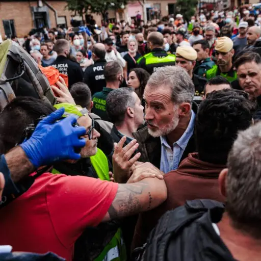 tension-insultos-e-indignacion-en-valencia-durante-la-visita-de-los-reyes ,