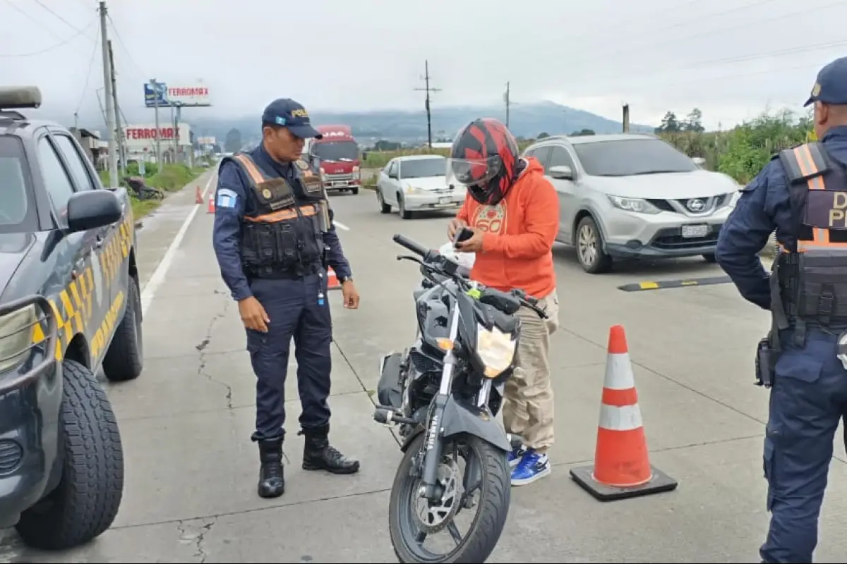 Las autoridades realizan constantes operativos de prevención del delito con enfoque en los motoristas. Foto: PNC. 