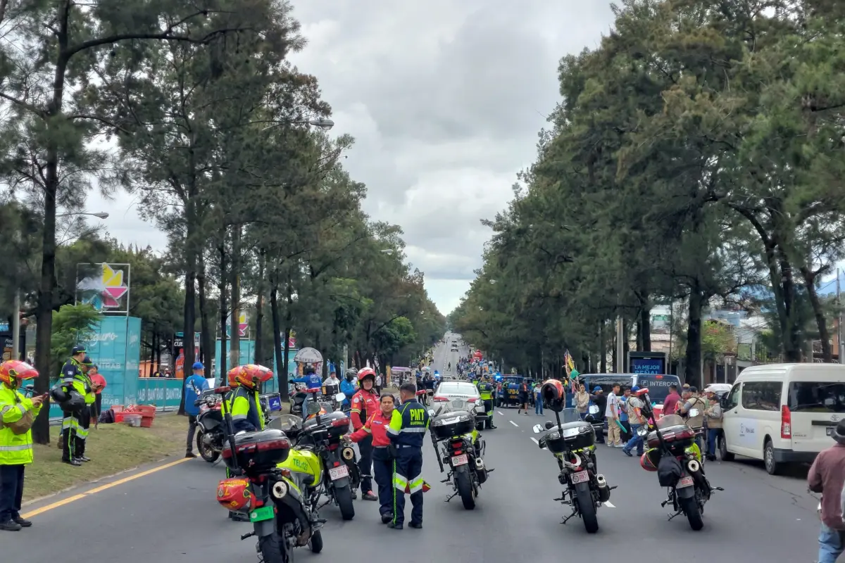 Las autoridades sugirieron algunas rutas alternas al Periférico. Foto: Alex Meoño.