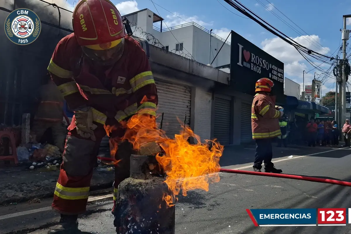 incendio-consume-tienda-de-zona-11-3.jpg, 