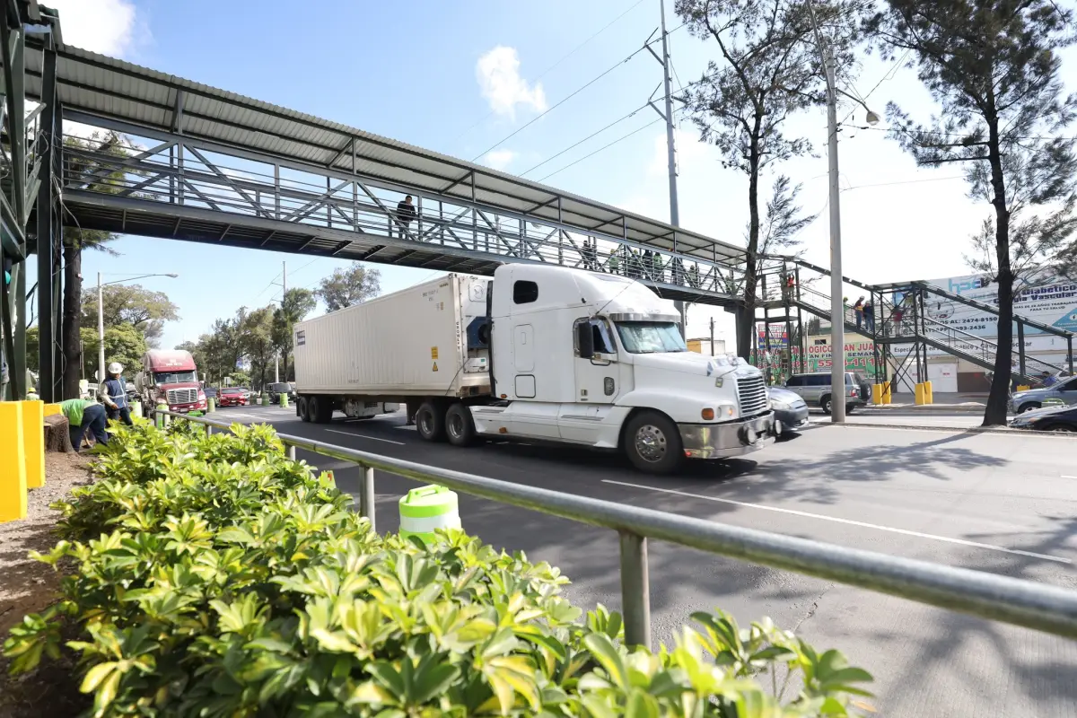 La pasarela es conocida por los vecinos, porque lleva a los guatemaltecos a la sede de la comisaría 14 de la Policía Nacional Civil. Foto: Municipalidad de Guatemala. 