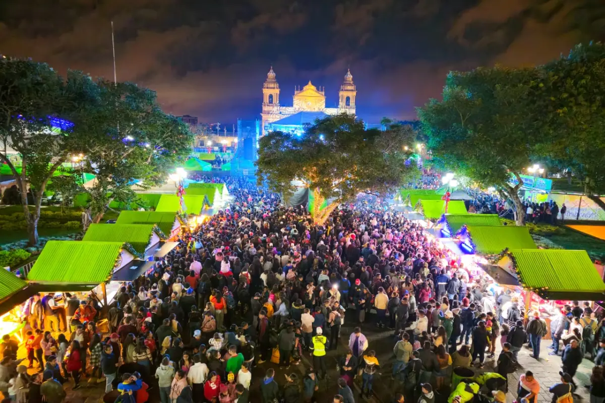 Una de las actividades con más demanda de personas es el festival instalado en la Plaza de la Constitución. Foto: Alcalde Ricardo Quiñónez.