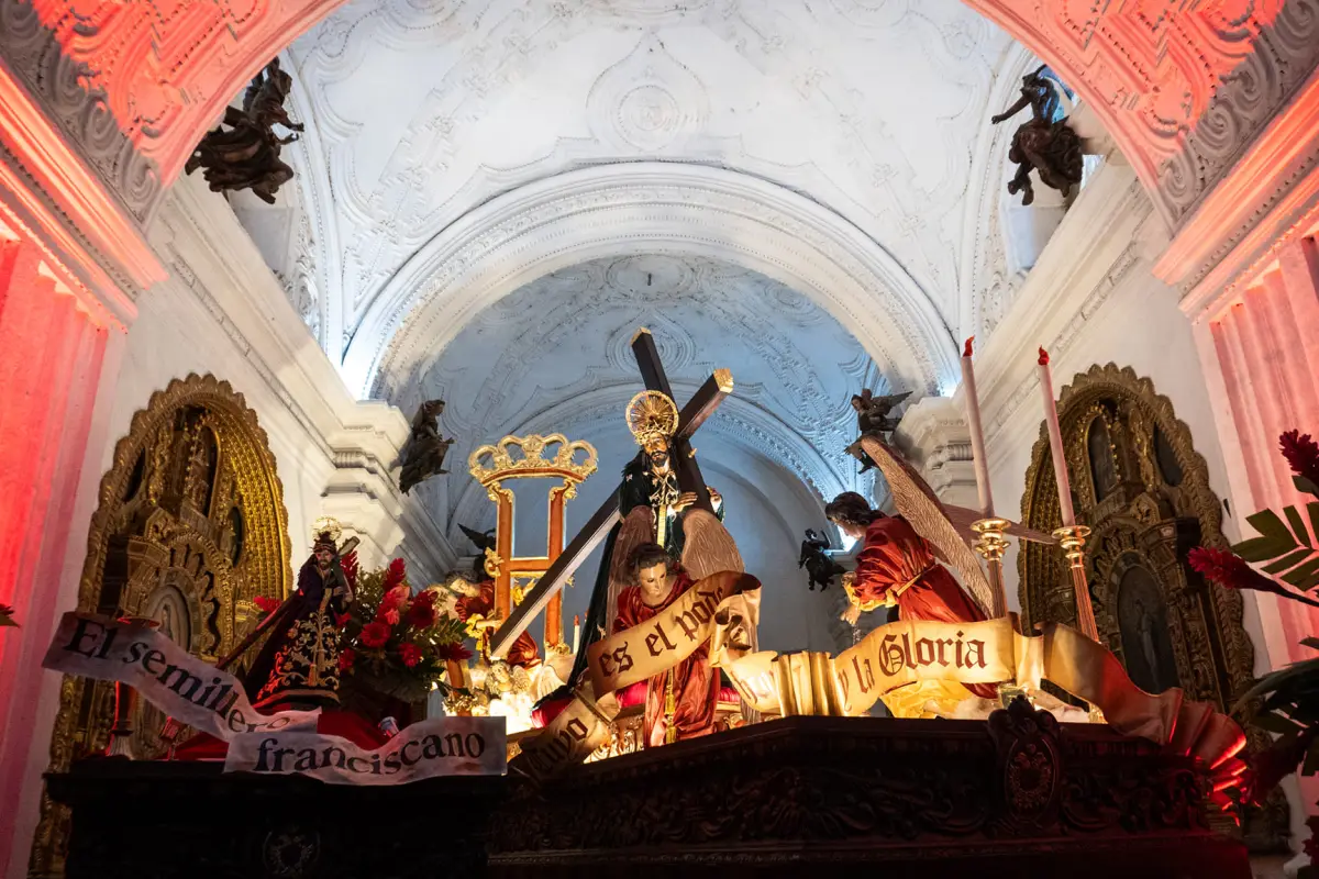 La imagen fue llevada por las calles en un cortejo procesional conmemorativo de la solemnidad de Cristo Rey. Foto: Hermandad de la C.I. Jesús Nazareno del Perdón. 