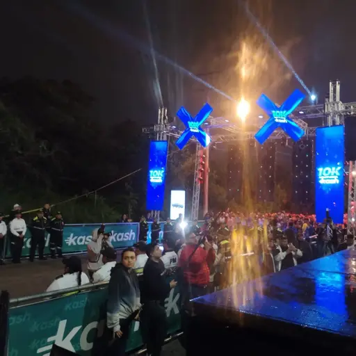 La meta se instaló frente a un reconocido centro comercial de la localidad. Foto: Mynor Espinoza.