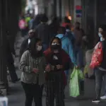 Las autoridades pidieron abrigarse adecuadamente para evitar complicaciones de salud por el frío. ,Archivo.