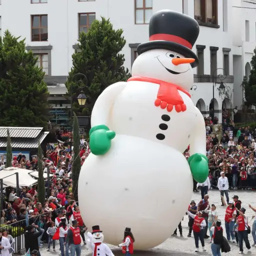 Cayalá adorna el cielo con globos gigantes para dar la bienvenida a la Navidad - Álex Meoño (53) ,