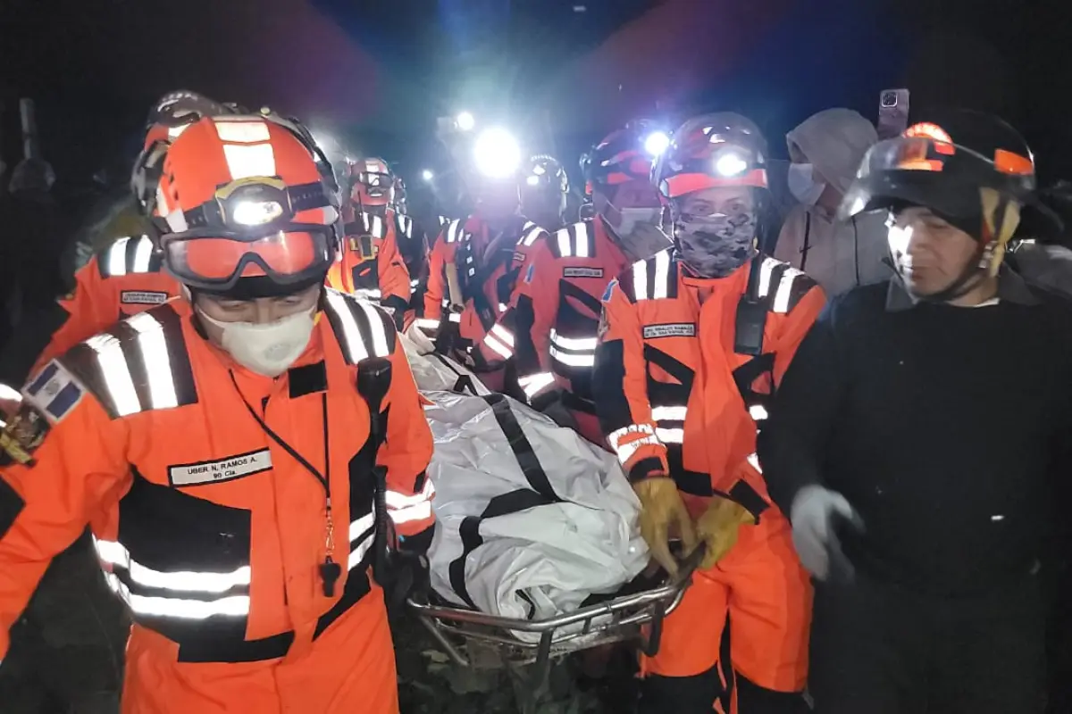 Los adolescentes fueron localizados sin vida tras varias horas de permanecer desaparecidos. Foto: Bomberos Voluntarios