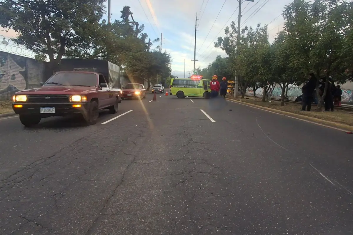 Fiscales del MP trabajaron en el sector varios minutos, posteriormente, el paso fue rehabilitado por la PMT. Foto: Bomberos Municipales. 