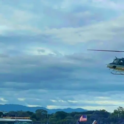 Después de los discursos, los asistentes disfrutaron de un espectáculo aéreo cuyas entradas se vendieron en una plataforma de internet. Foto: Ejército de Guatemala.