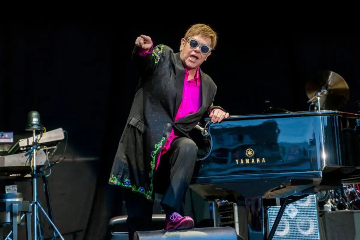 elton-john-temporalmente-la-vista, 