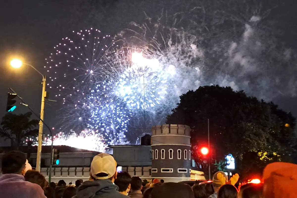 El espectáculo de luces arrancó a las 19:00 horas, tras un concierto familiar. Foto: Omar Solís. 