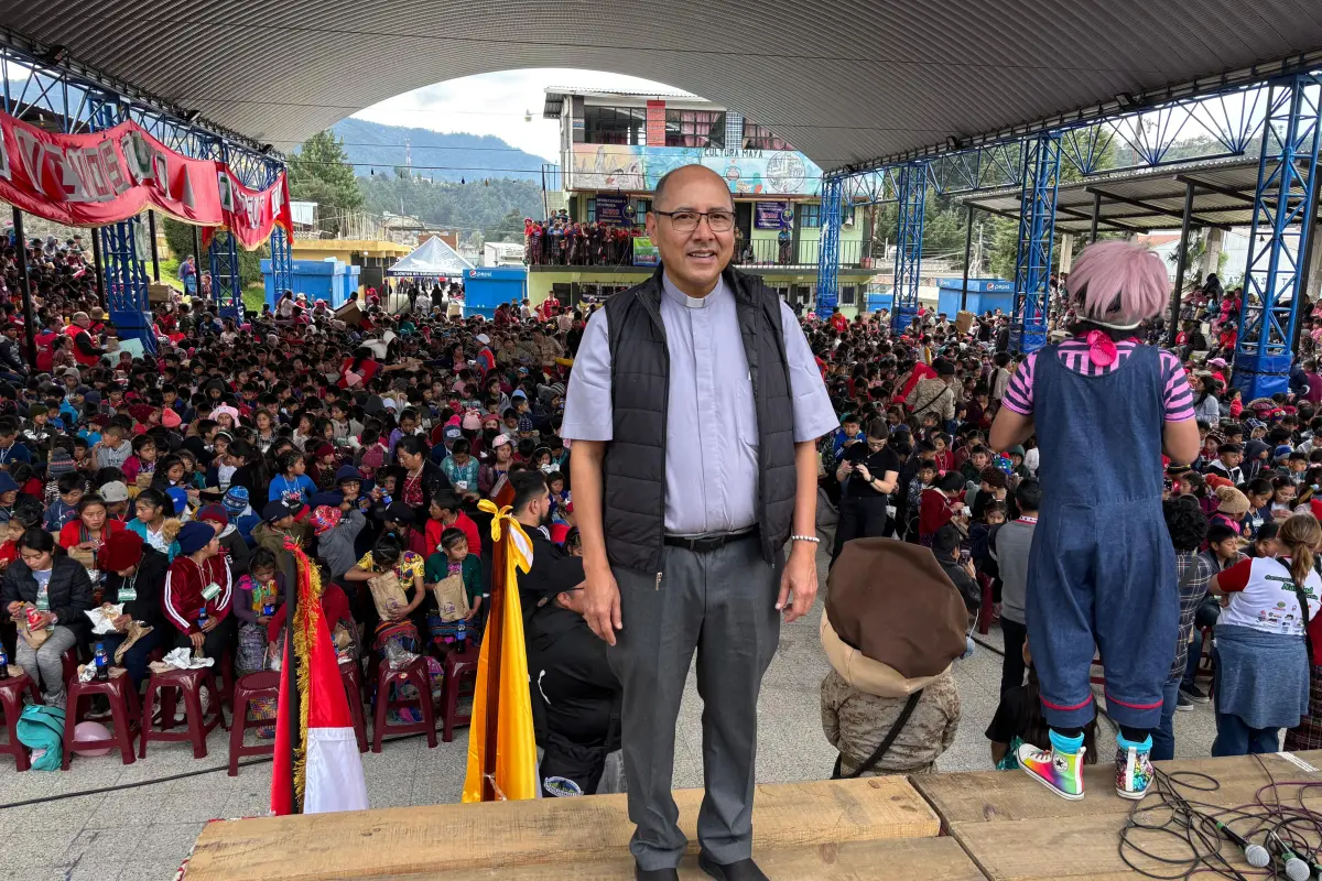 Celebran la navidad para 5 mil niños en Totonicapán