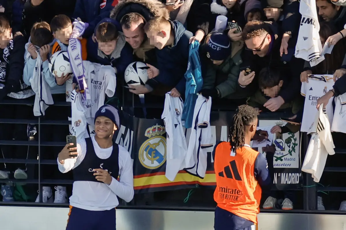 Kylian Mbappé en entrenamiento abierto al publico 