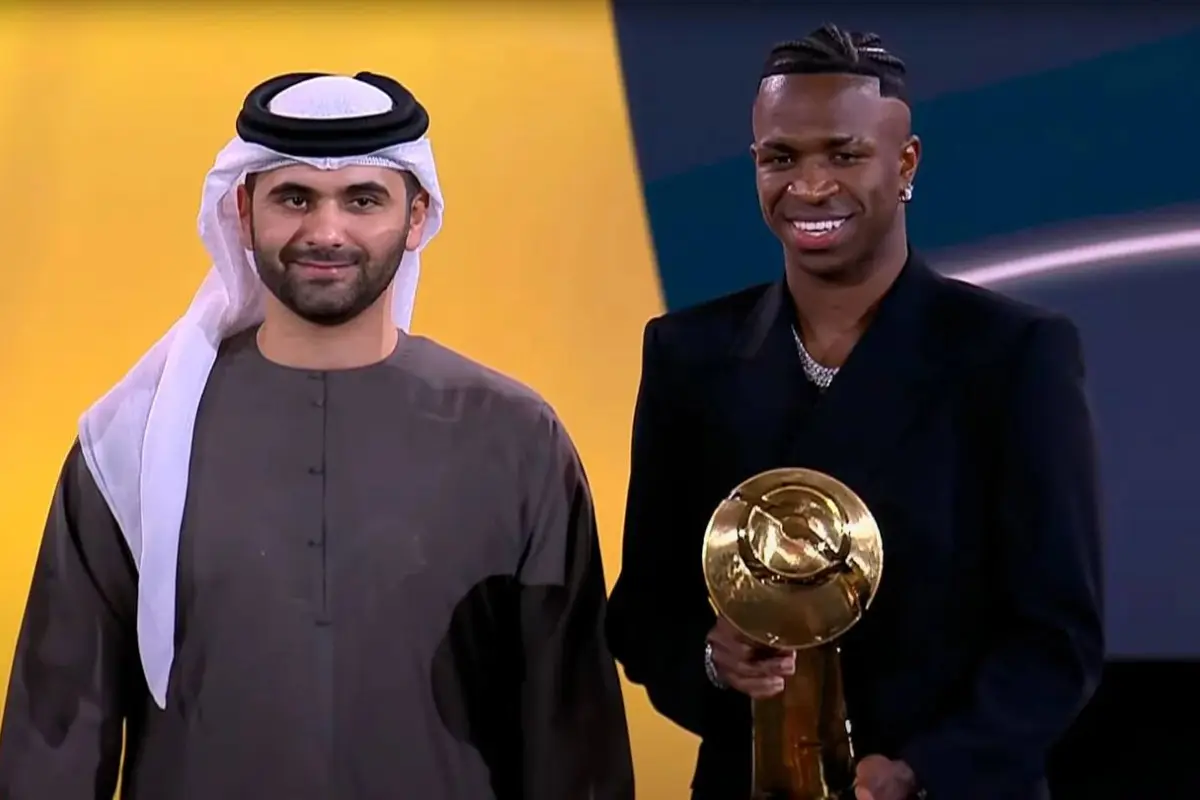 Vinícius Jr., delantero estrella del Real Madrid, fue el gran protagonista de los Globe Soccer Awards 2024, llevados a cabo en Dubái. El jugador brasileño fue galardonado con los premios a Mejor Jugador y Mejor Delantero del año - Real Madrid