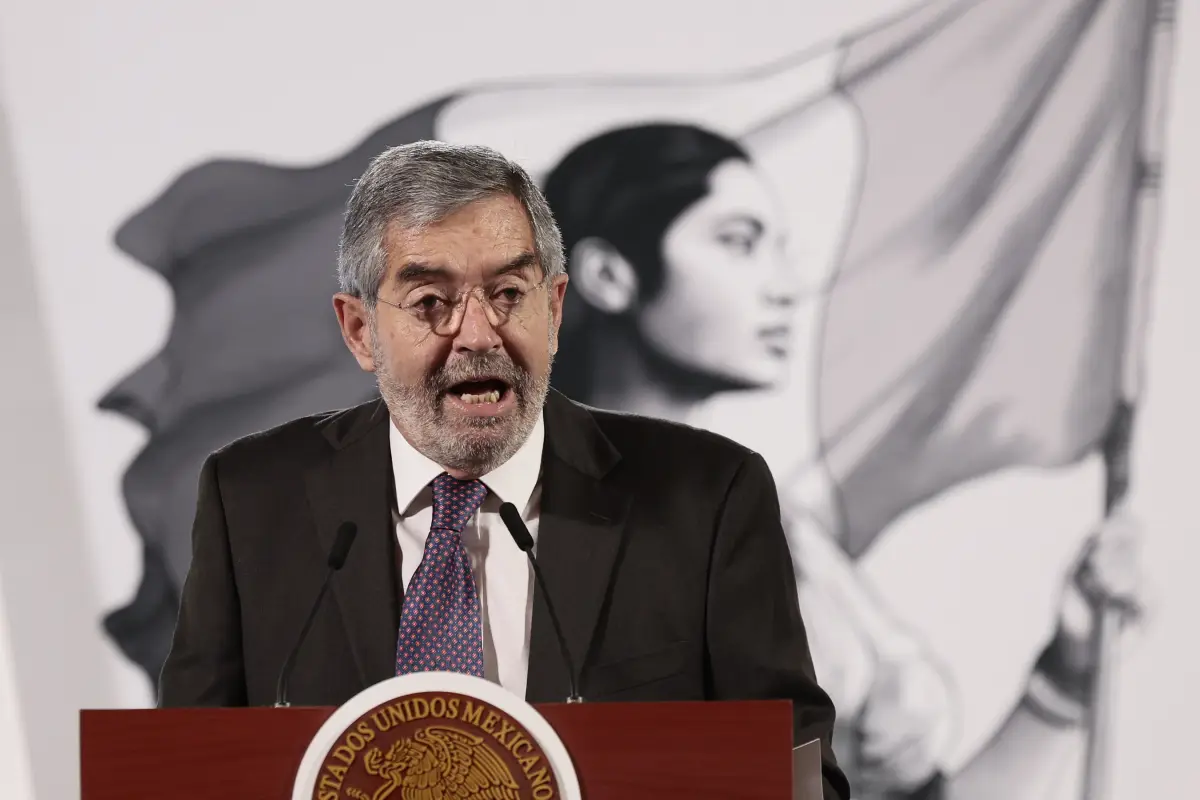 El canciller mexicano Juan Ramón de la Fuente, participa durante la conferencia de prensa matutina de la presidenta de México Claudia Sheinbaum, en el Palacio Nacional de la Ciudad de México., Foto EFE