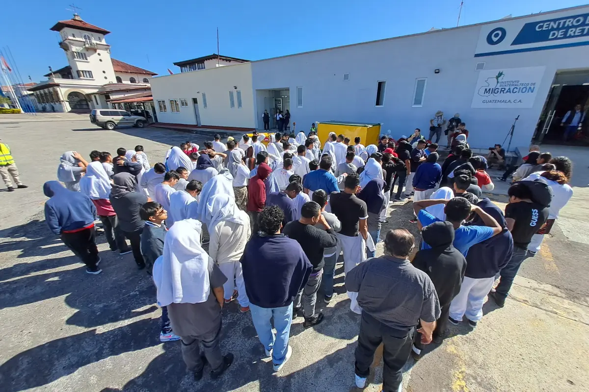 Migrantes guatemaltecos retornados llegaron por vía aérea procedentes de EE. UU., Omar Solís/Emisoras Unidas