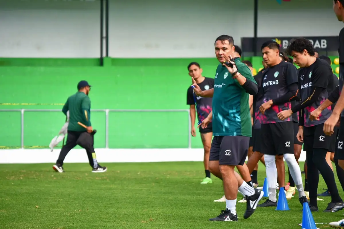 La Junta Directiva de Antigua GFC anunció este viernes la incorporación de Daniel Ipata Sánchez como nuevo preparador físico del equipo - Antigua GFC