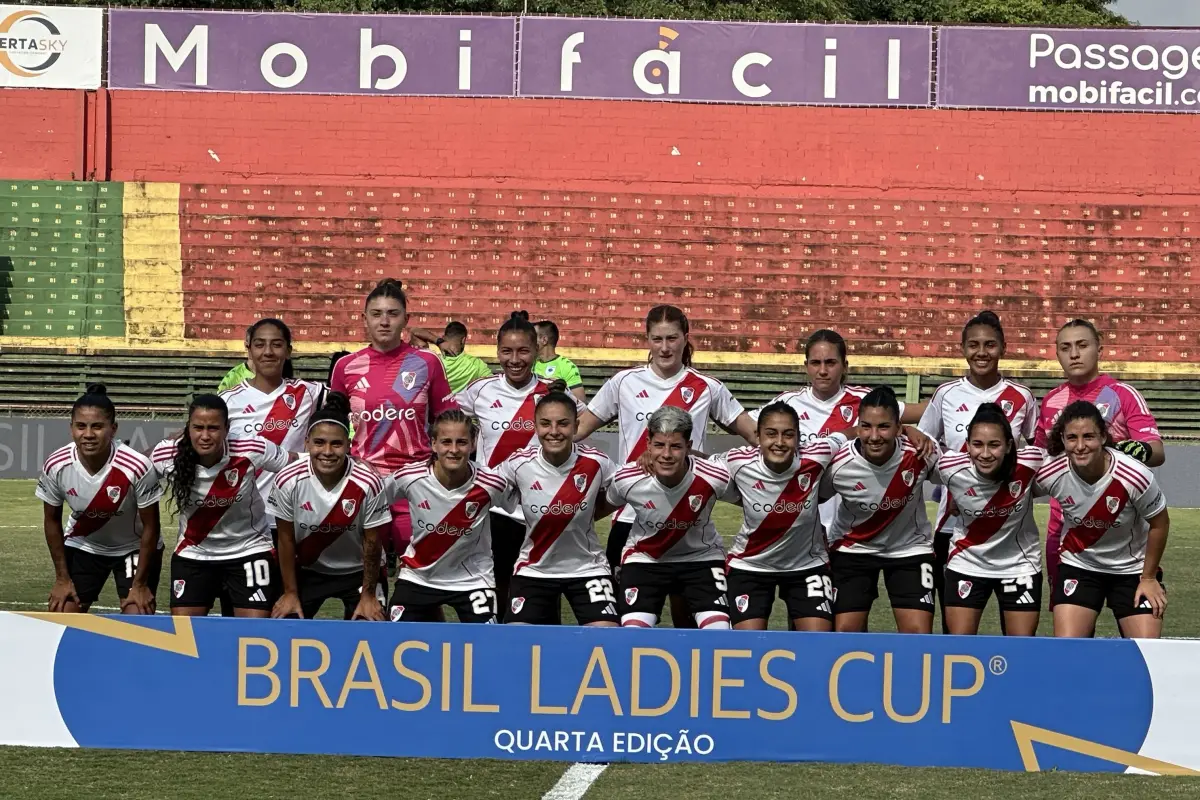 Cuatro futbolistas del plantel femenino de River Plate se encuentran detenidas en Brasil tras ser acusadas de realizar gestos racistas durante un partido contra Gremio en la Ladies Cup 2024 - River Plate