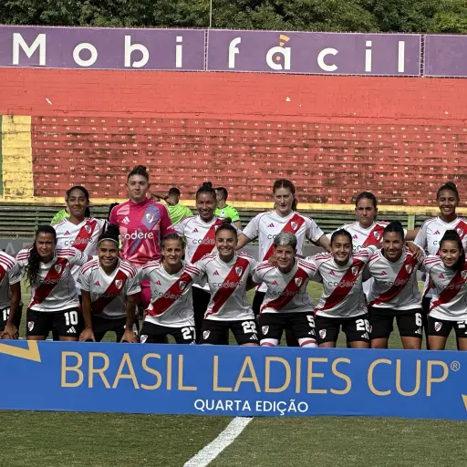 Cuatro futbolistas del plantel femenino de River Plate se encuentran detenidas en Brasil tras ser acusadas de realizar gestos racistas durante un partido contra Gremio en la Ladies Cup 2024 - River Plate