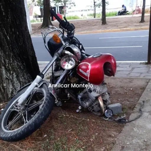 Motorista en estado grave tras accidente en zona 15