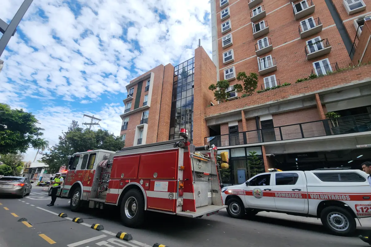 Bomberos controlan incendios en la capital y Villa Canales