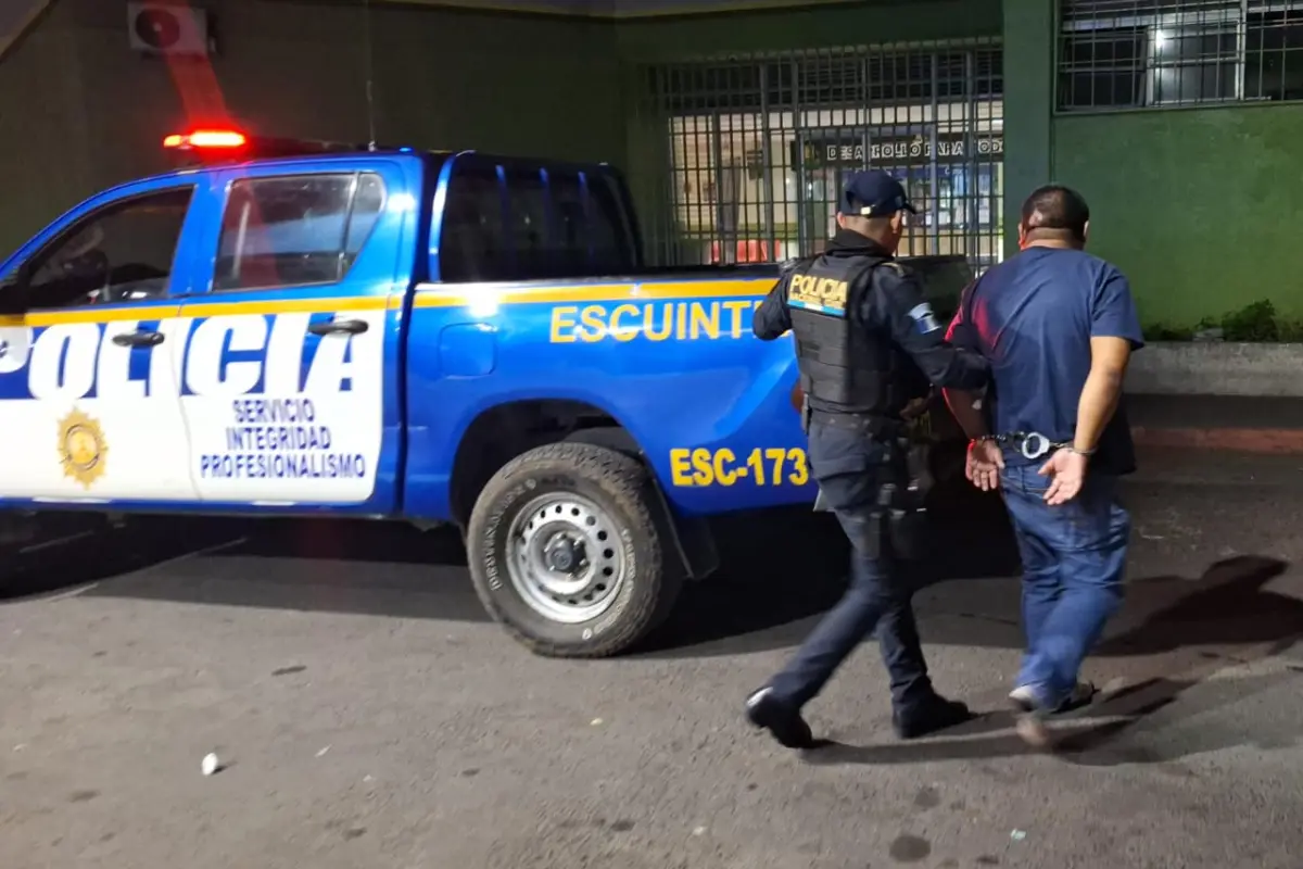 Vapulean a señalado de disparar dentro de un billar en Escuintla