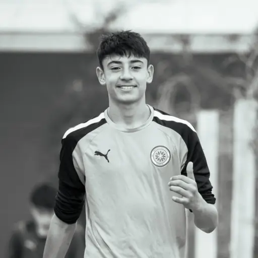 El fútbol de Uruguay comenzó la jornada navideña con una trágica noticia. En la madrugada del 25 de diciembre, Geral Froste, arquero de 14 años perteneciente a las divisiones inferiores del Montevideo City Torque - Montevideo City Torque