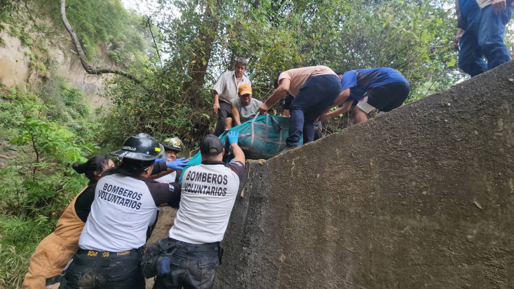 Los socorristas trasladaron a las víctimas a la superficie. | Bomberos Voluntarios