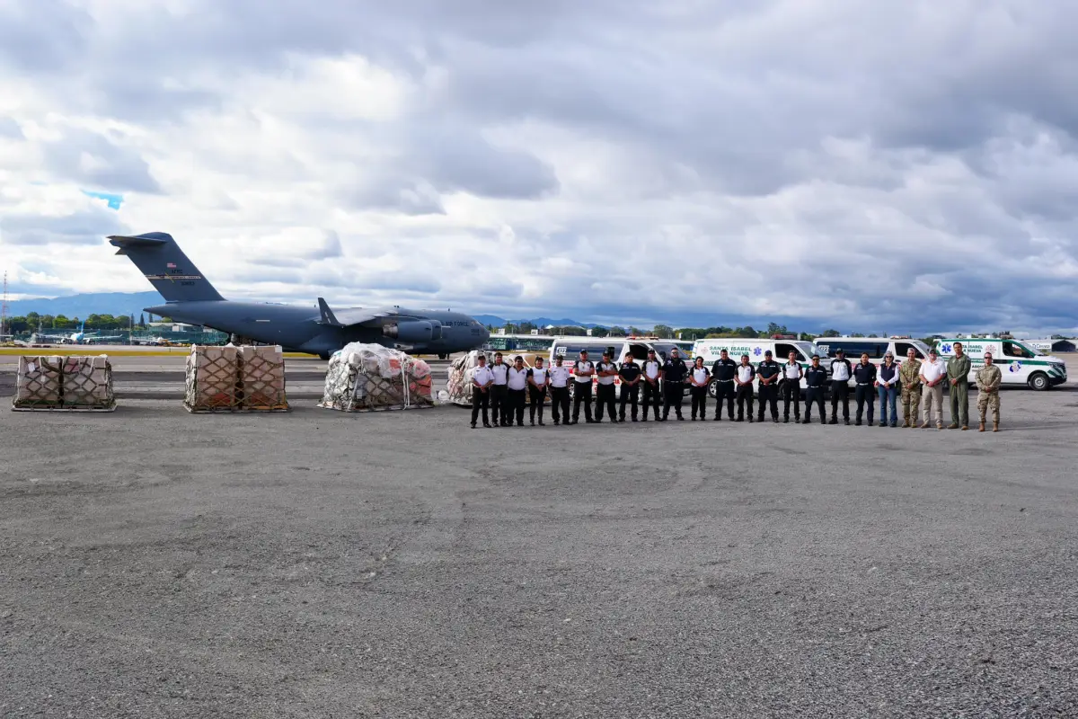 El vuelo llegó desde Carolina del Norte, EE.UU., Embajada de EE.UU. en Guatemala.