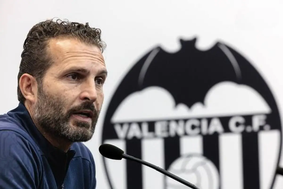 El Valencia CF anunció este lunes la destitución de Rubén Baraja como técnico del primer equipo, una decisión que llega en medio de una preocupante crisis deportiva - Foto: EFE