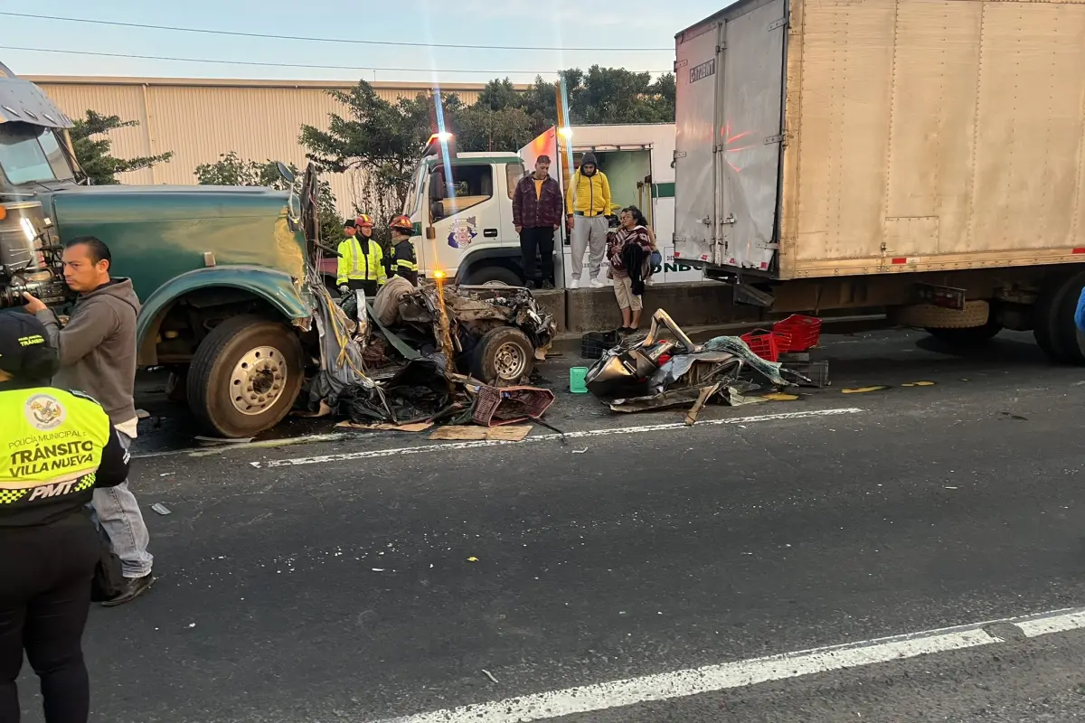 accidente de tráiler en Km. 20 ruta al Pacífico