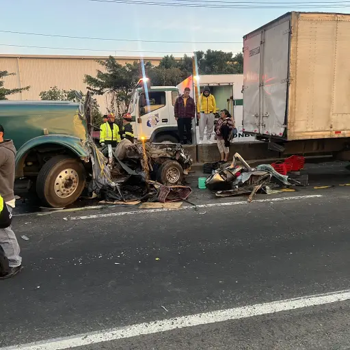 accidente de tráiler en Km. 20 ruta al Pacífico