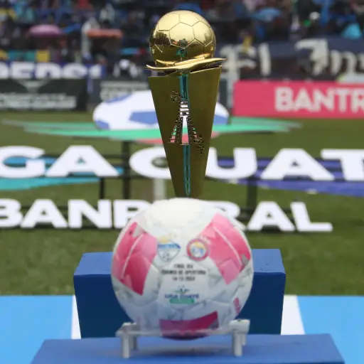 Trofeo que se le entregará al campeón del Apertura 2024.  ,Alex Meoño 