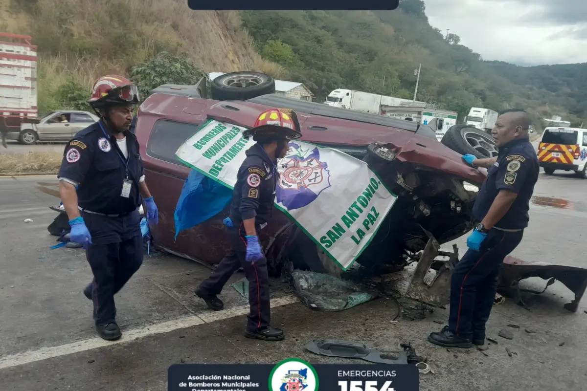 Tres personas mueren en accidente en Km. 39 ruta al Atlántico