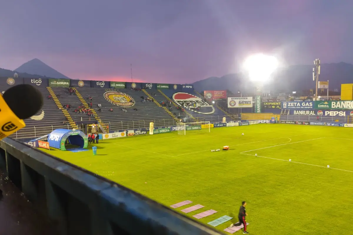 Estadio Mario Camposeco, ubicado en el departamento de Quetzaltenango, Guatemala, Willber Colloy